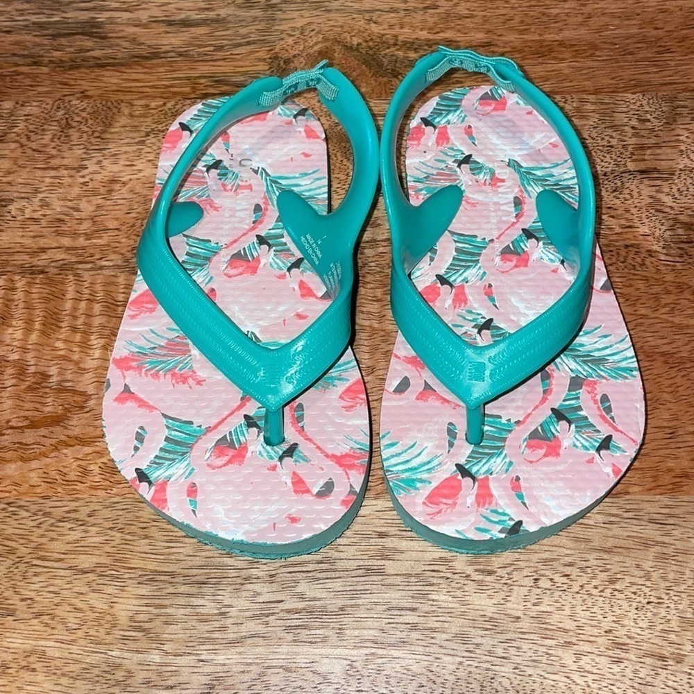 Old navy size 7 toddler flip flops flamingo​​​​​​​​